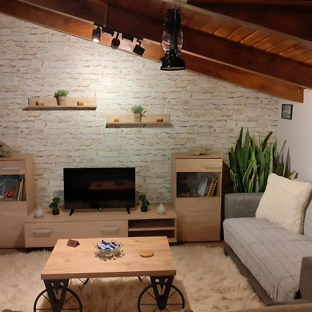 The View Attic Apartment Янина Екстериор снимка