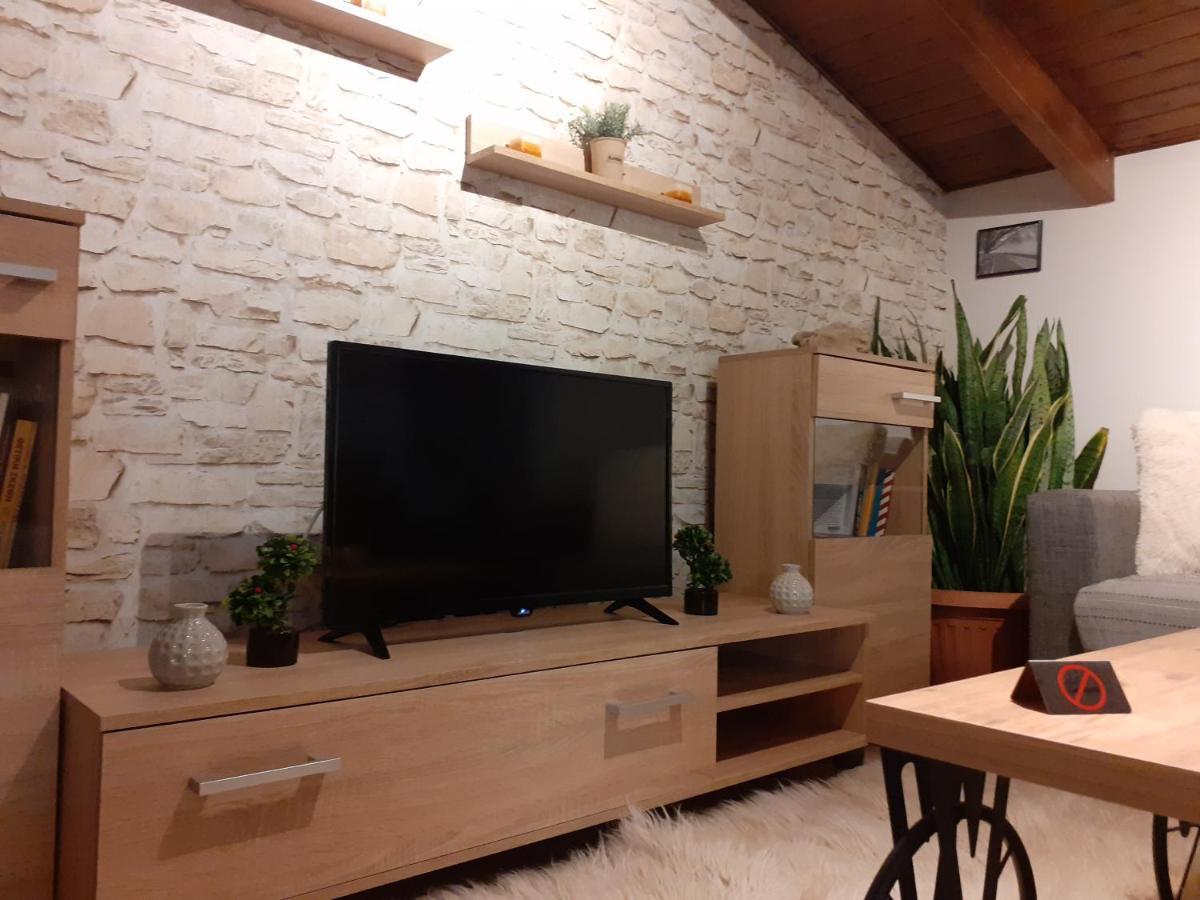 The View Attic Apartment Янина Екстериор снимка