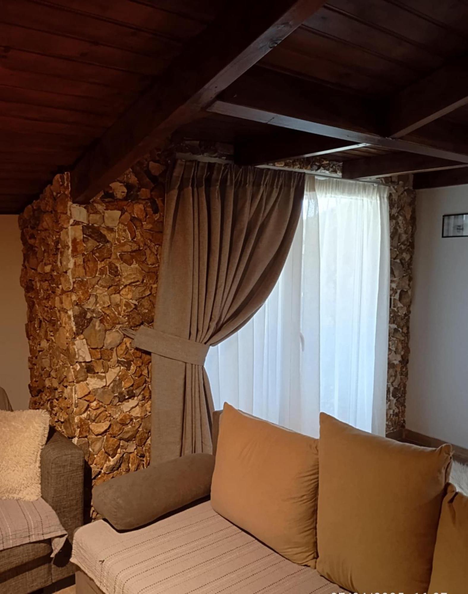The View Attic Apartment Янина Екстериор снимка